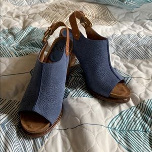 Super cute clog type of heels!